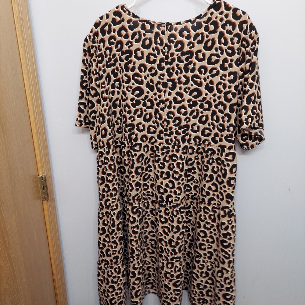Leopard plus size short sleeve tiered dress animal - Picture 10 of 12